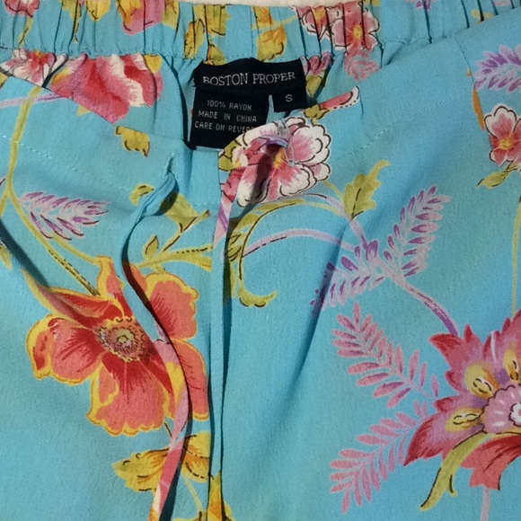 Pants Jacobean Floral Capri - Picture 4 of 7